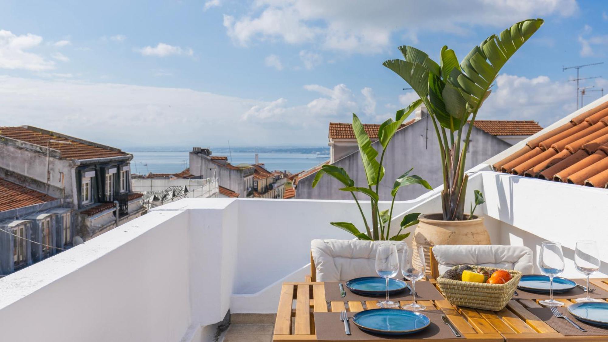 Authentic Living With A View By Lovelystay Appartement Lissabon